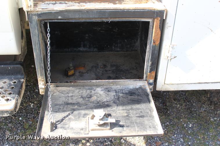 image for item DA2720 2006 GMC C5500 utility truck with crane