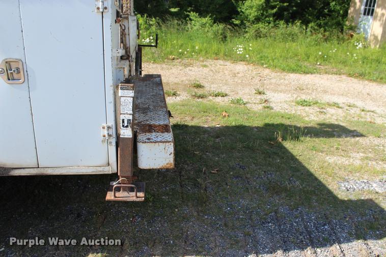 image for item DA2720 2006 GMC C5500 utility truck with crane