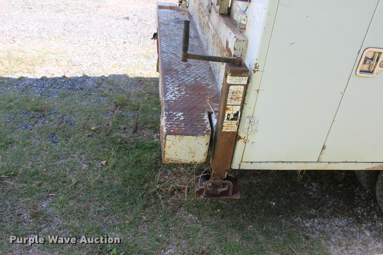 image for item DA2720 2006 GMC C5500 utility truck with crane