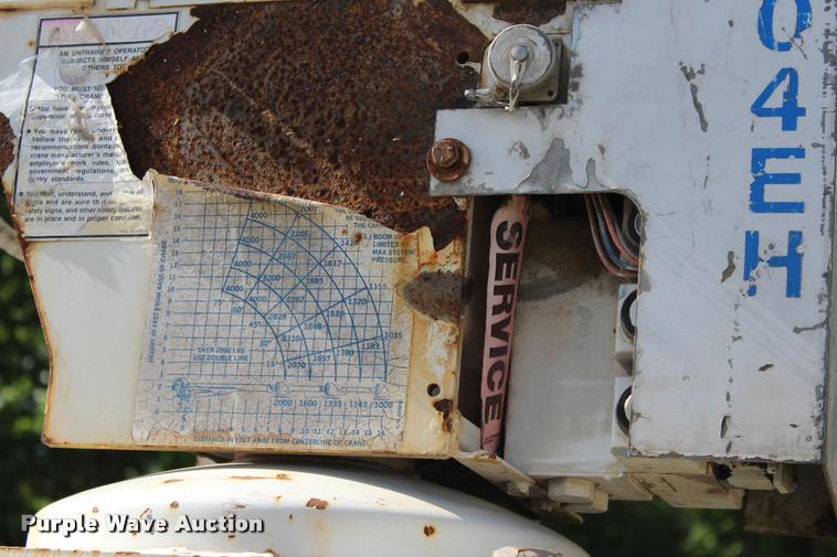 image for item DA2720 2006 GMC C5500 utility truck with crane