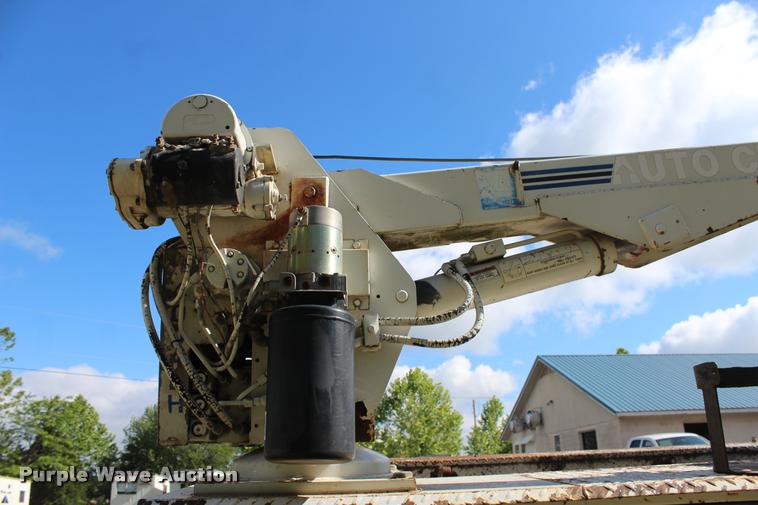 image for item DA2720 2006 GMC C5500 utility truck with crane