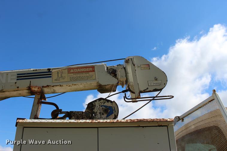 image for item DA2720 2006 GMC C5500 utility truck with crane