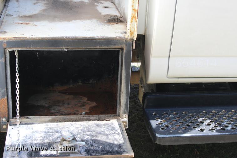 image for item DA2720 2006 GMC C5500 utility truck with crane