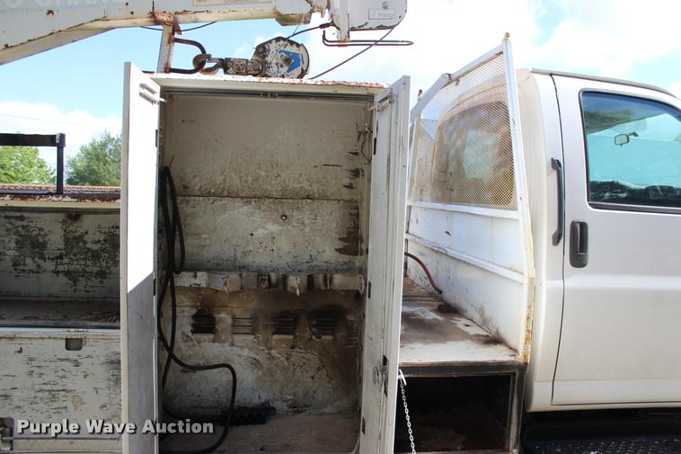 image for item DA2720 2006 GMC C5500 utility truck with crane