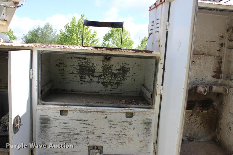 image for item DA2720 2006 GMC C5500 utility truck with crane