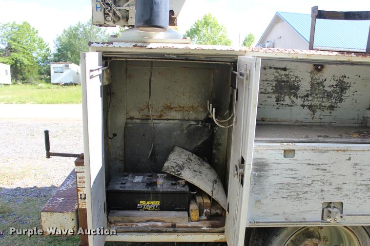 image for item DA2720 2006 GMC C5500 utility truck with crane