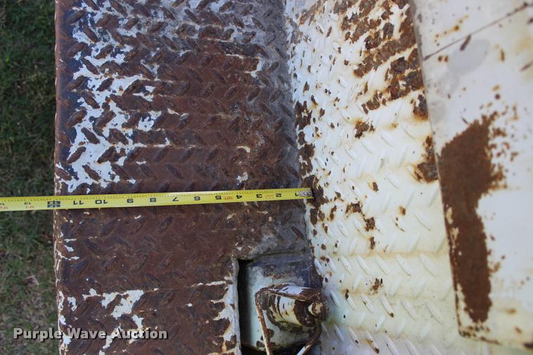 image for item DA2720 2006 GMC C5500 utility truck with crane