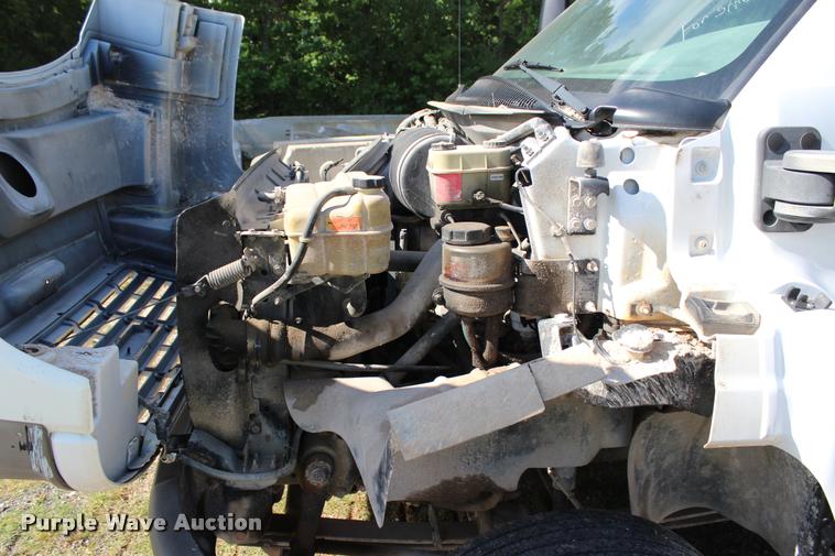 image for item DA2720 2006 GMC C5500 utility truck with crane