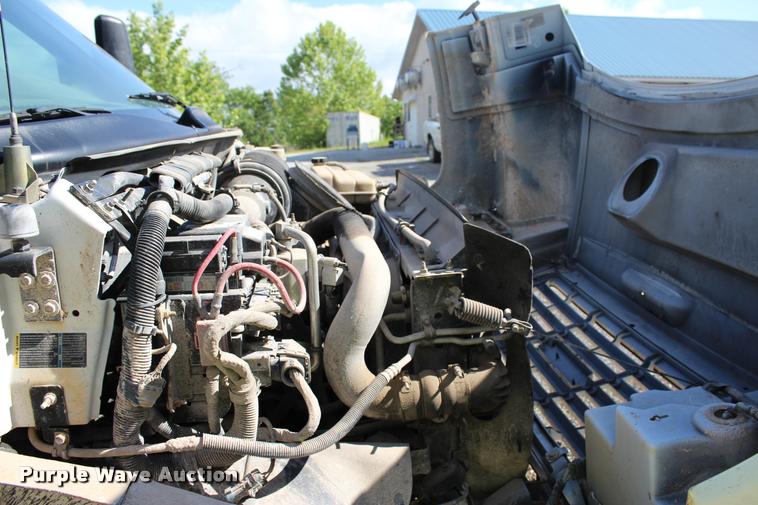 image for item DA2720 2006 GMC C5500 utility truck with crane