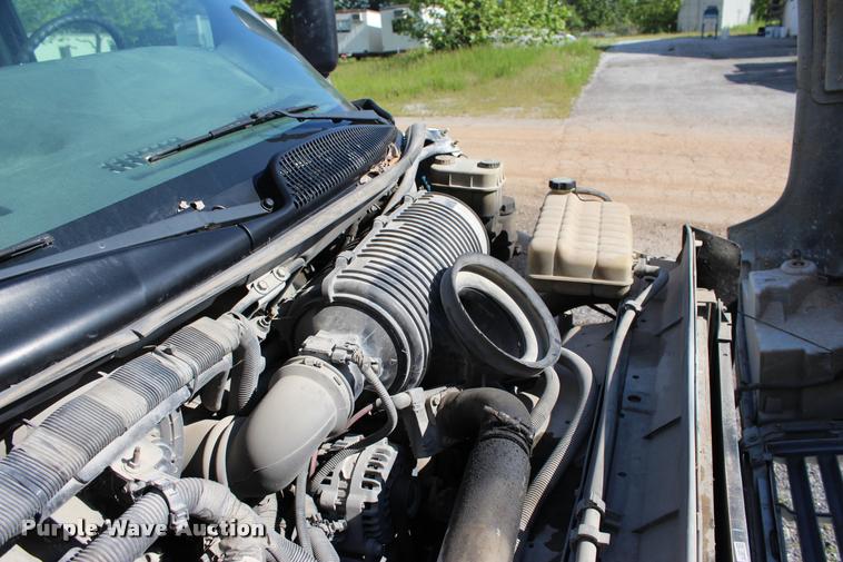 image for item DA2720 2006 GMC C5500 utility truck with crane