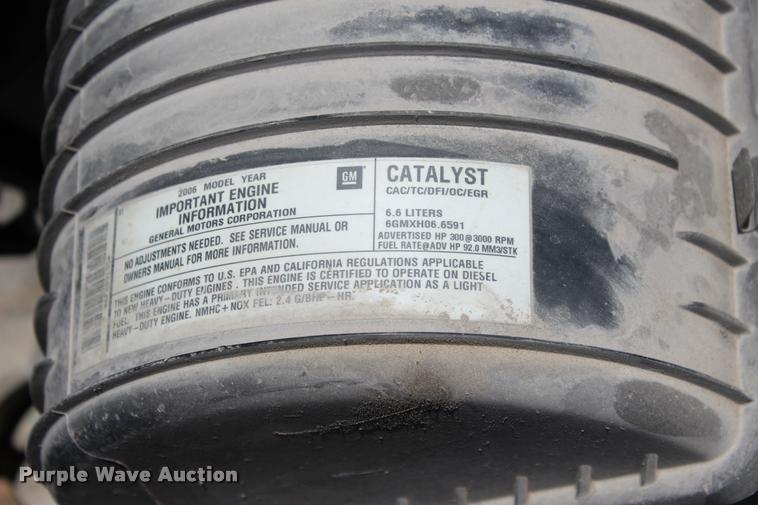 image for item DA2720 2006 GMC C5500 utility truck with crane