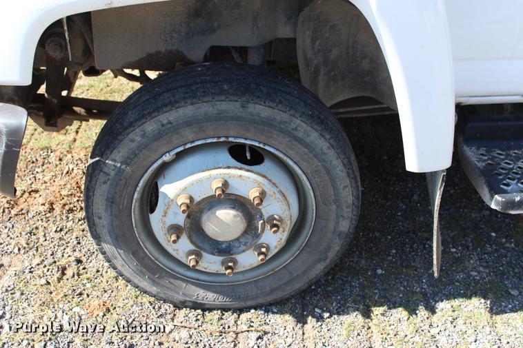 image for item DA2720 2006 GMC C5500 utility truck with crane