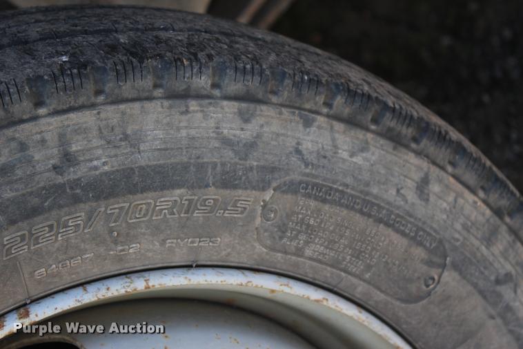 image for item DA2720 2006 GMC C5500 utility truck with crane