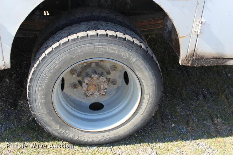 image for item DA2720 2006 GMC C5500 utility truck with crane