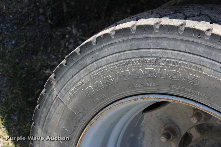 image for item DA2720 2006 GMC C5500 utility truck with crane