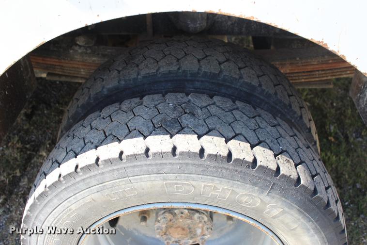 image for item DA2720 2006 GMC C5500 utility truck with crane