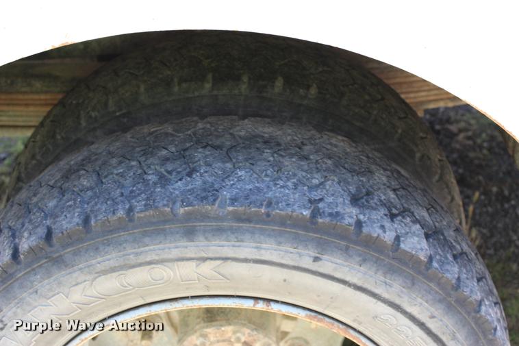 image for item DA2720 2006 GMC C5500 utility truck with crane