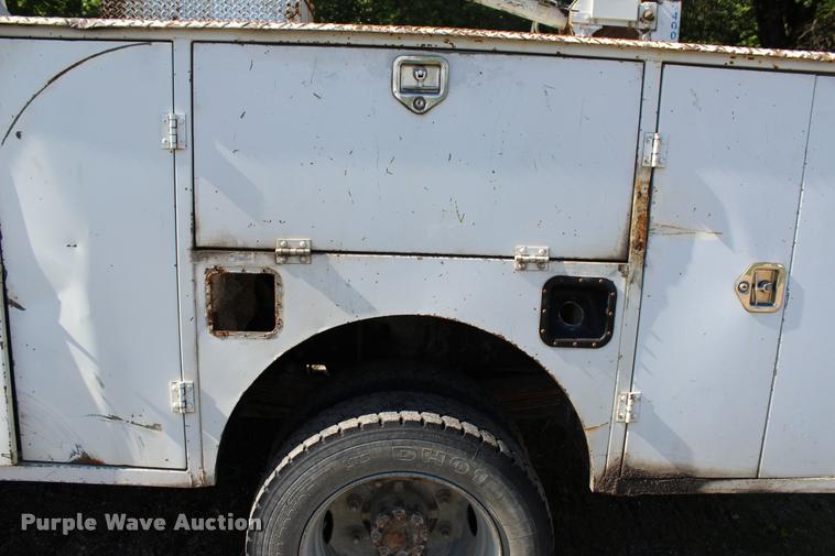 image for item DA2720 2006 GMC C5500 utility truck with crane