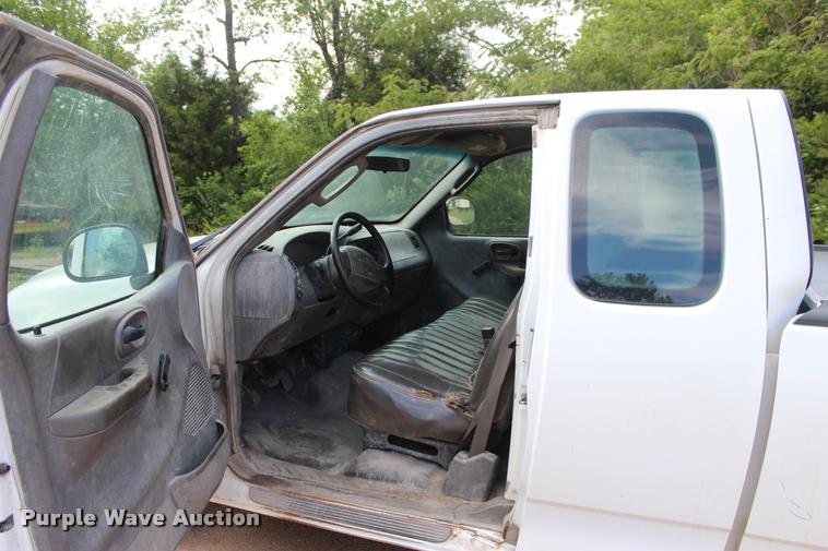 image for item DA2723 2004 Ford F150 SuperCab pickup truck