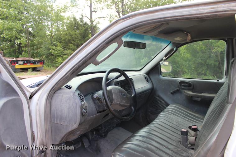 image for item DA2723 2004 Ford F150 SuperCab pickup truck