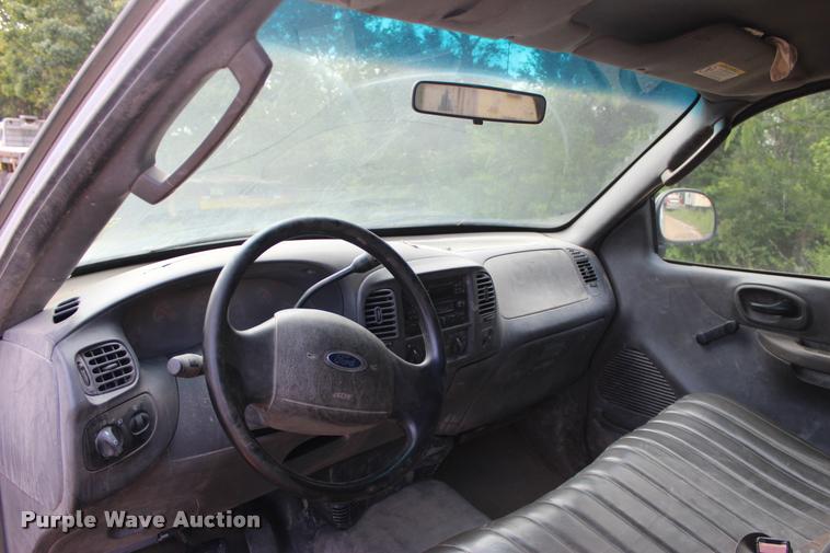 image for item DA2723 2004 Ford F150 SuperCab pickup truck