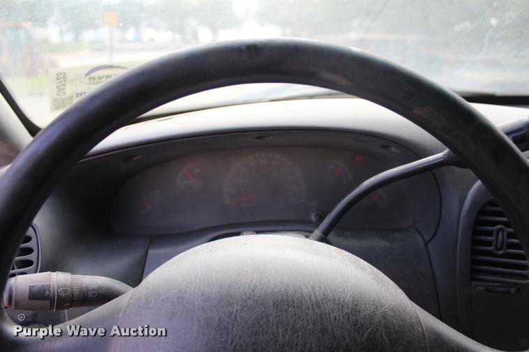 image for item DA2723 2004 Ford F150 SuperCab pickup truck