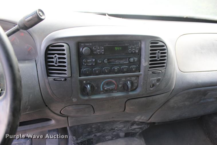 image for item DA2723 2004 Ford F150 SuperCab pickup truck