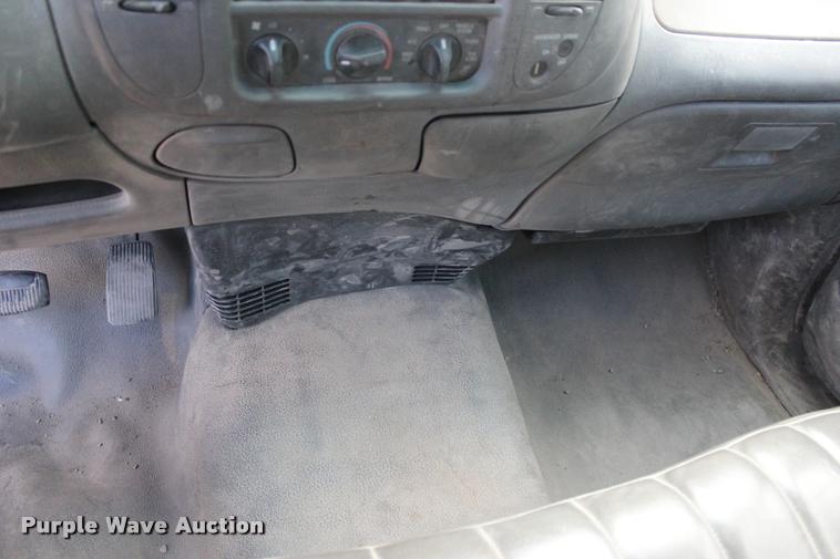 image for item DA2723 2004 Ford F150 SuperCab pickup truck