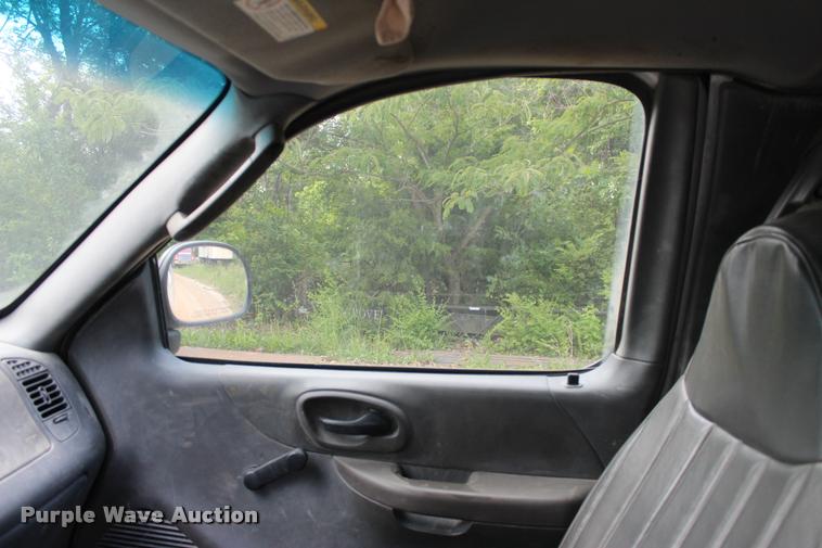 image for item DA2723 2004 Ford F150 SuperCab pickup truck