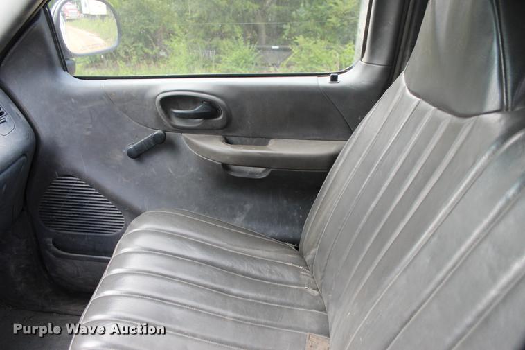 image for item DA2723 2004 Ford F150 SuperCab pickup truck