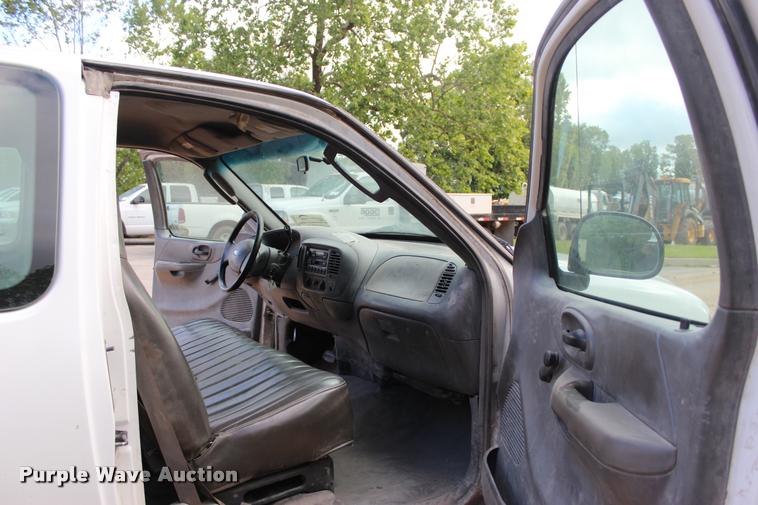 image for item DA2723 2004 Ford F150 SuperCab pickup truck