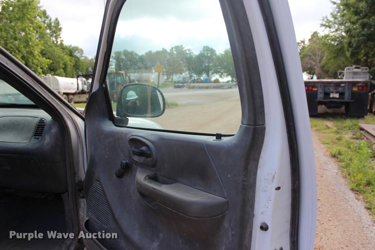 image for item DA2723 2004 Ford F150 SuperCab pickup truck