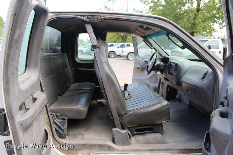 image for item DA2723 2004 Ford F150 SuperCab pickup truck