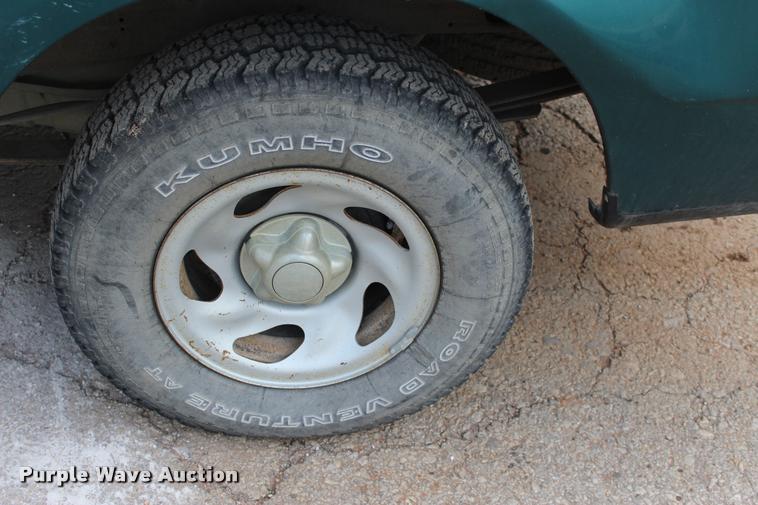 image for item DA2724 1997 Ford F150 SuperCab pickup truck