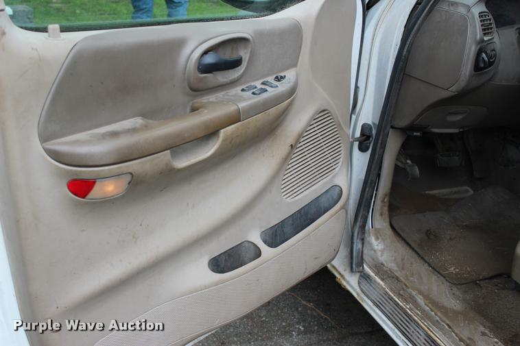 image for item DA2728 2000 Ford F150 SuperCab pickup truck