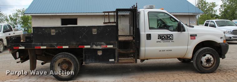 image for item DA2729 2002 Ford F550 flatbed truck