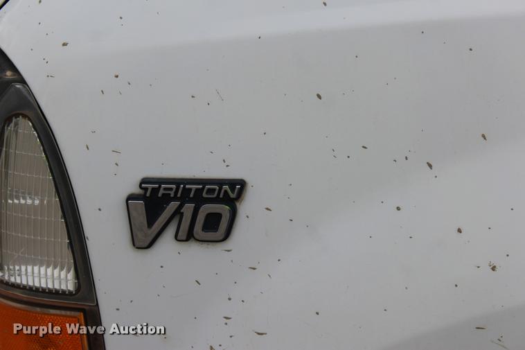 image for item DA2729 2002 Ford F550 flatbed truck