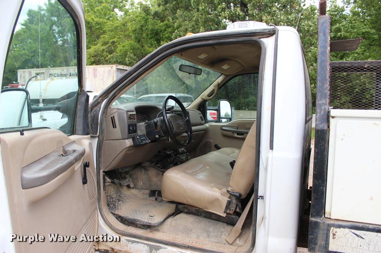 image for item DA2729 2002 Ford F550 flatbed truck