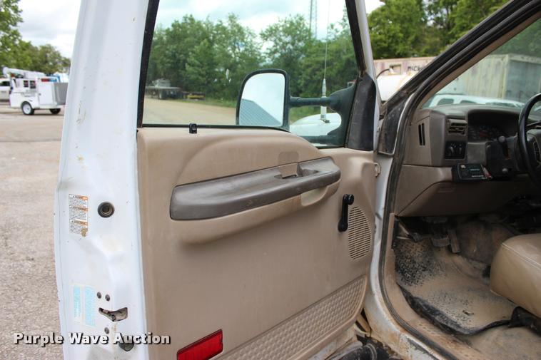 image for item DA2729 2002 Ford F550 flatbed truck