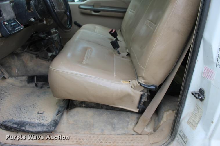 image for item DA2729 2002 Ford F550 flatbed truck