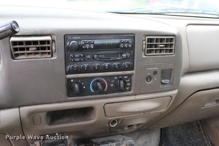 image for item DA2729 2002 Ford F550 flatbed truck