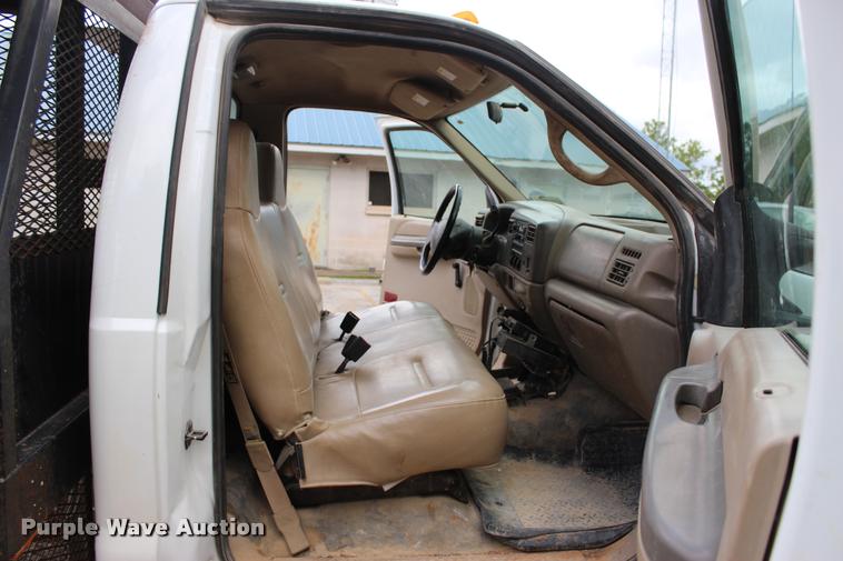 image for item DA2729 2002 Ford F550 flatbed truck