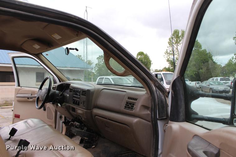 image for item DA2729 2002 Ford F550 flatbed truck