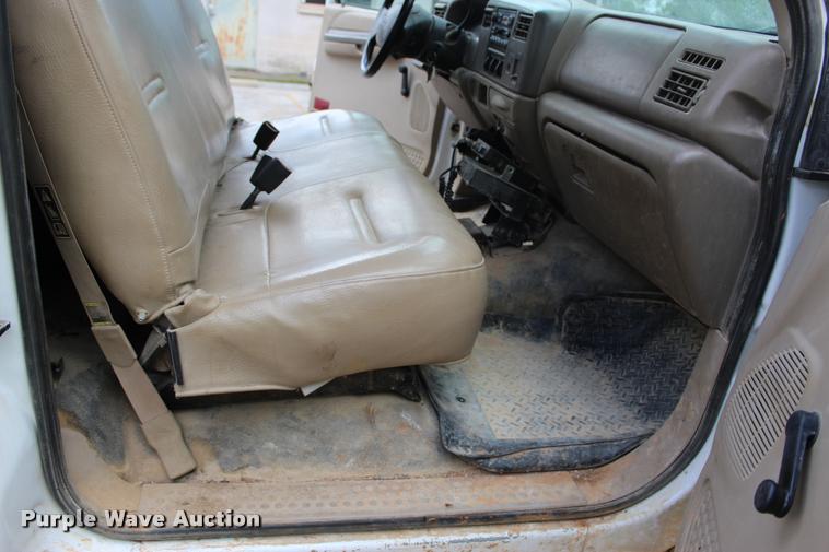 image for item DA2729 2002 Ford F550 flatbed truck