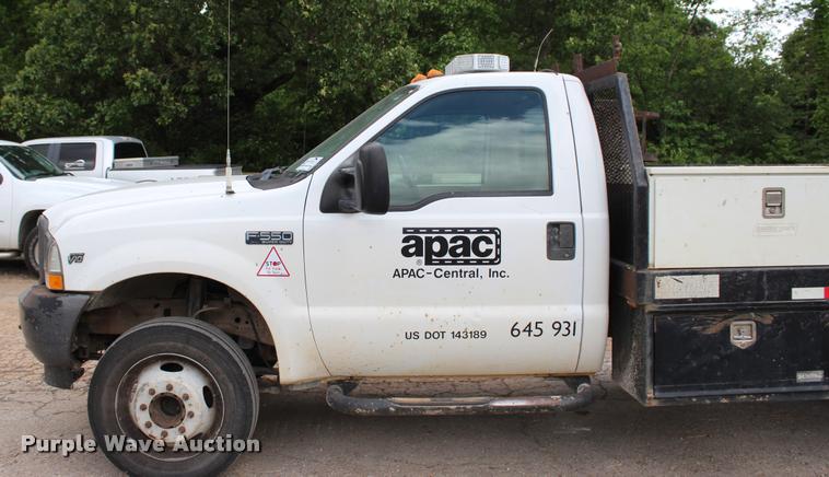 image for item DA2729 2002 Ford F550 flatbed truck