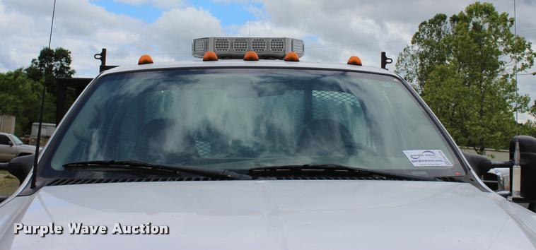 image for item DA2729 2002 Ford F550 flatbed truck