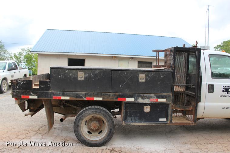 image for item DA2729 2002 Ford F550 flatbed truck