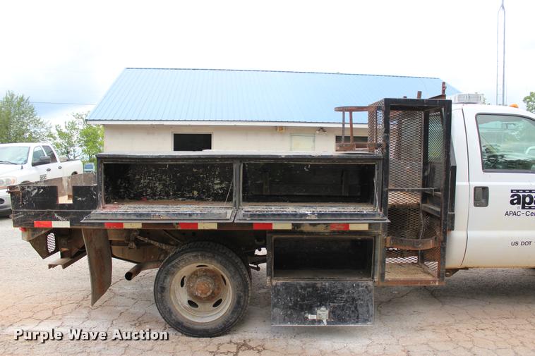 image for item DA2729 2002 Ford F550 flatbed truck