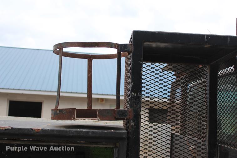 image for item DA2729 2002 Ford F550 flatbed truck