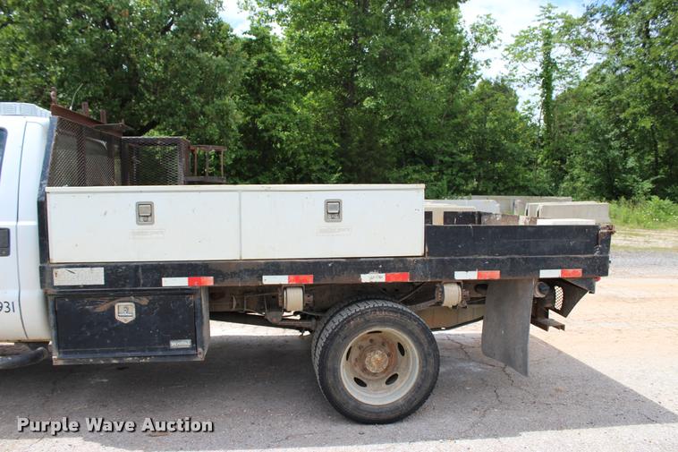 image for item DA2729 2002 Ford F550 flatbed truck